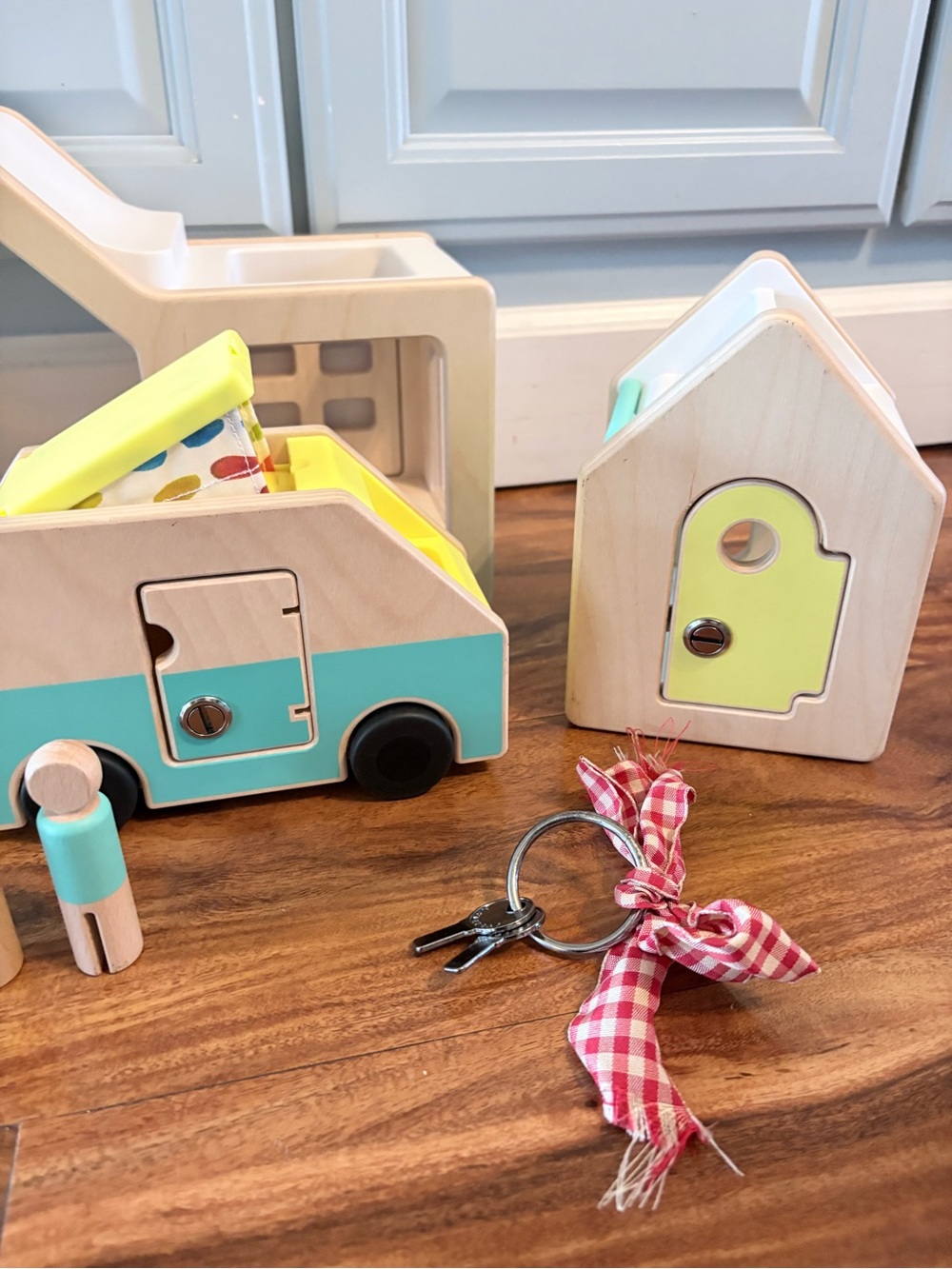 Lovevery Modular House & Camper Set Key 2 Wooden People Observer Play Kit - Picture 8 of 14